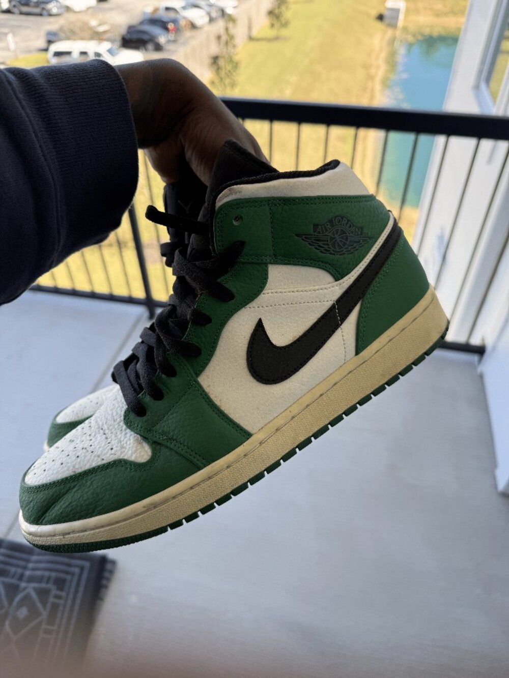 Jordan 1 Mid - Pine Green